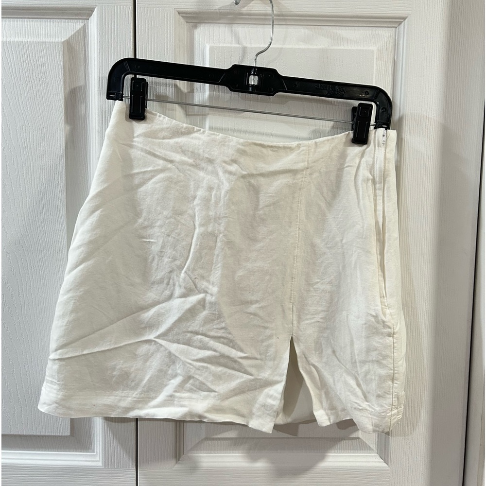 H&M white linen mini skirt